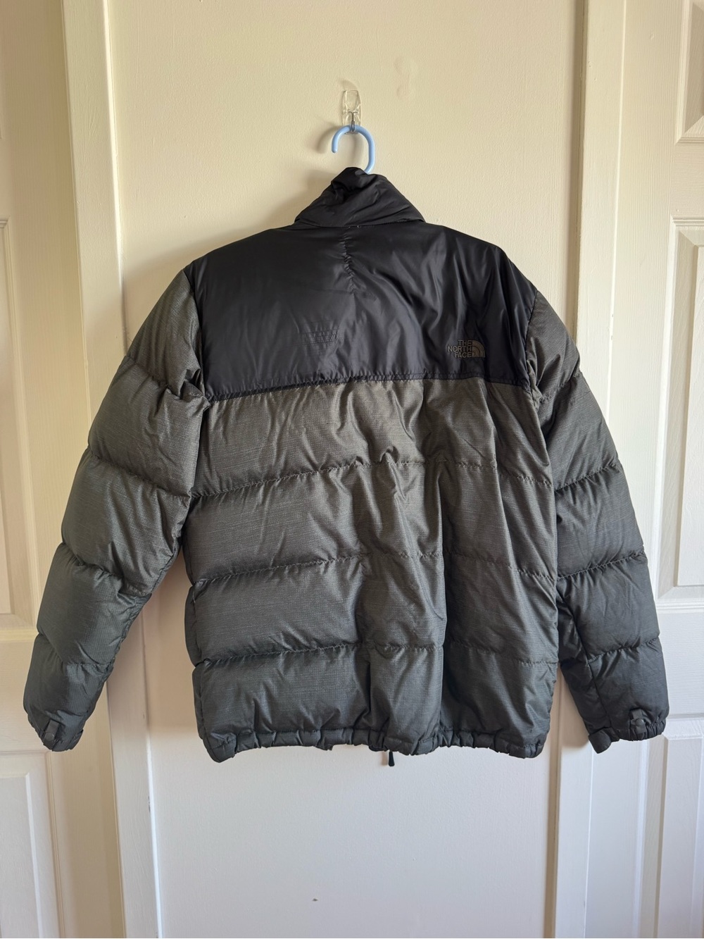 The North Face Men's Charcoal Gray Two-Tone Puffer Jacket - Picture 5 of 8